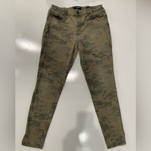 Nine West Olive Camouflage Pants woman’s size 10